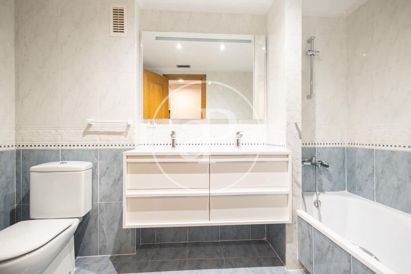 3 bedroom Apartment for rent in Valencia city with pool - € 1,800 (Ref: 9599616)