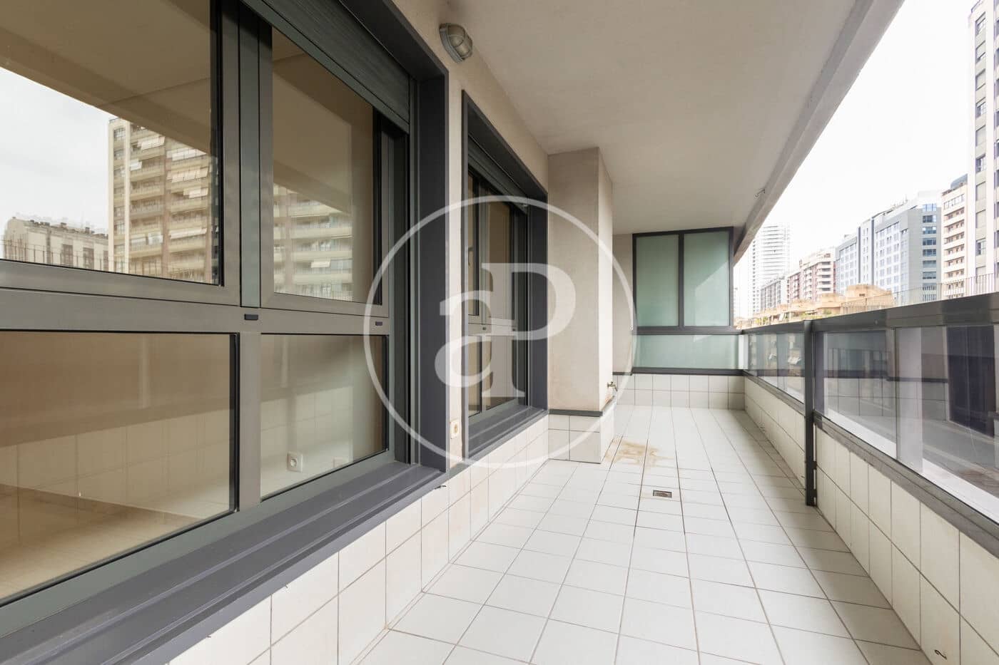 3 bedroom Apartment for rent in Valencia city with pool - € 1,800 (Ref: 9599616)