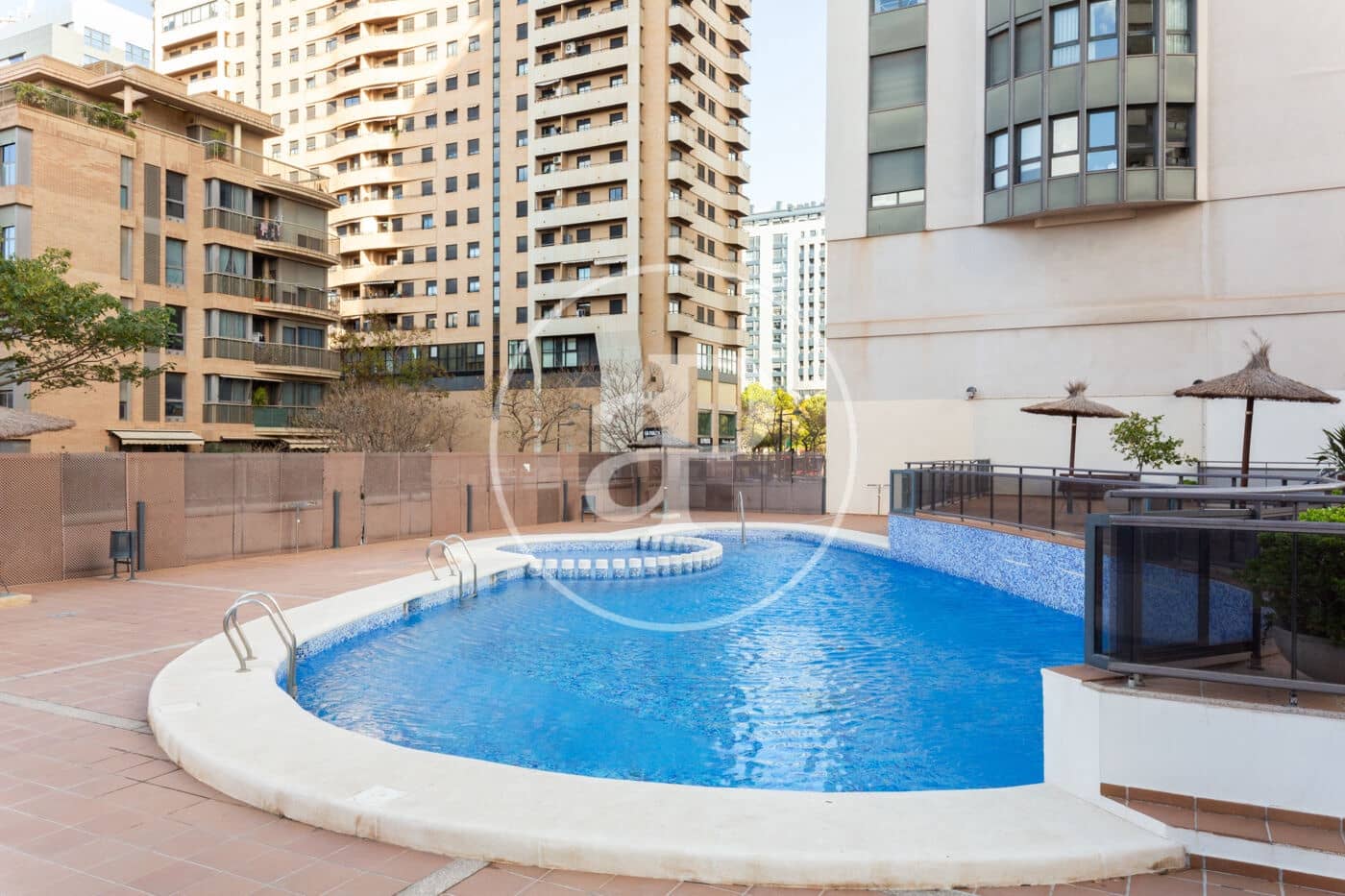 3 bedroom Apartment for rent in Valencia city with pool - € 1,800 (Ref: 9599616)
