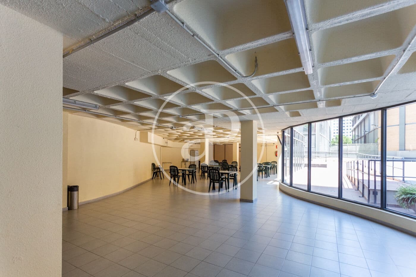 3 bedroom Apartment for rent in Valencia city with pool - € 1,800 (Ref: 9599616)