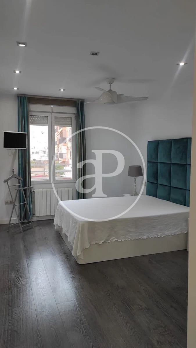 Apartamento de 4 habitaciones en València ciudad en alquiler - 2.400 € (Ref: 9599617)