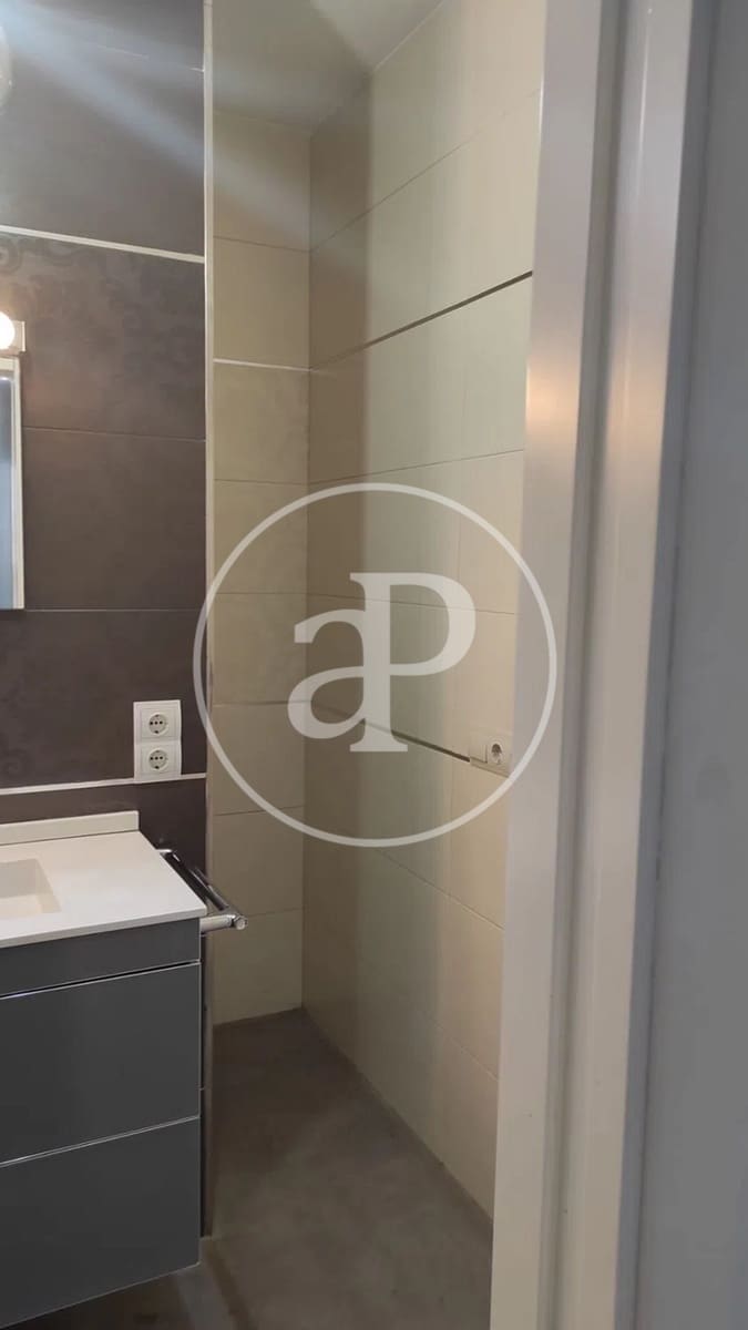 Apartamento de 4 habitaciones en València ciudad en alquiler - 2.400 € (Ref: 9599617)