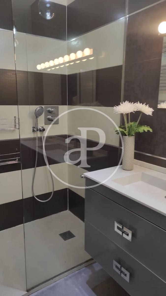 Apartamento de 4 habitaciones en València ciudad en alquiler - 2.400 € (Ref: 9599617)