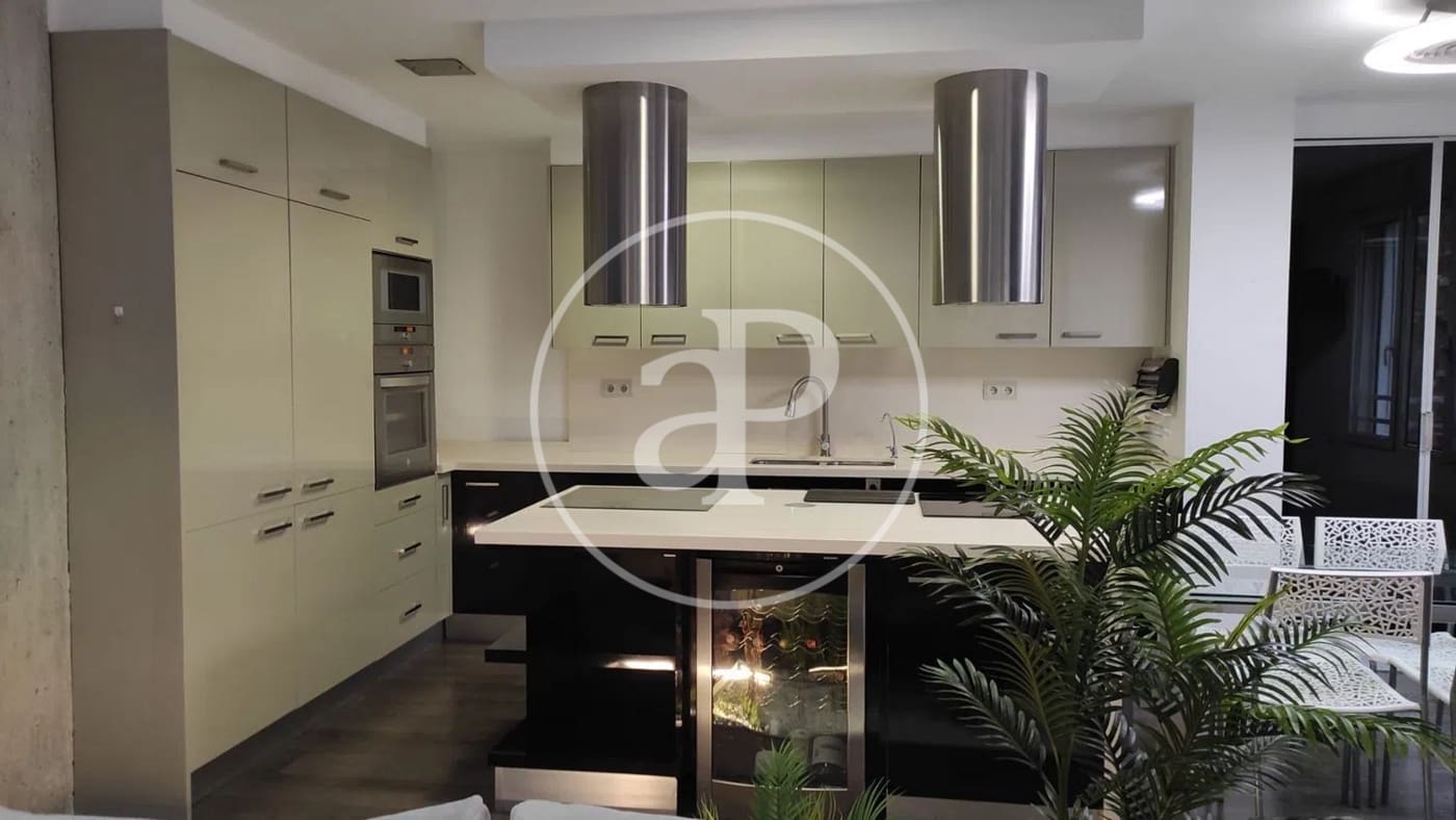 Apartamento de 4 habitaciones en València ciudad en alquiler - 2.400 € (Ref: 9599617)