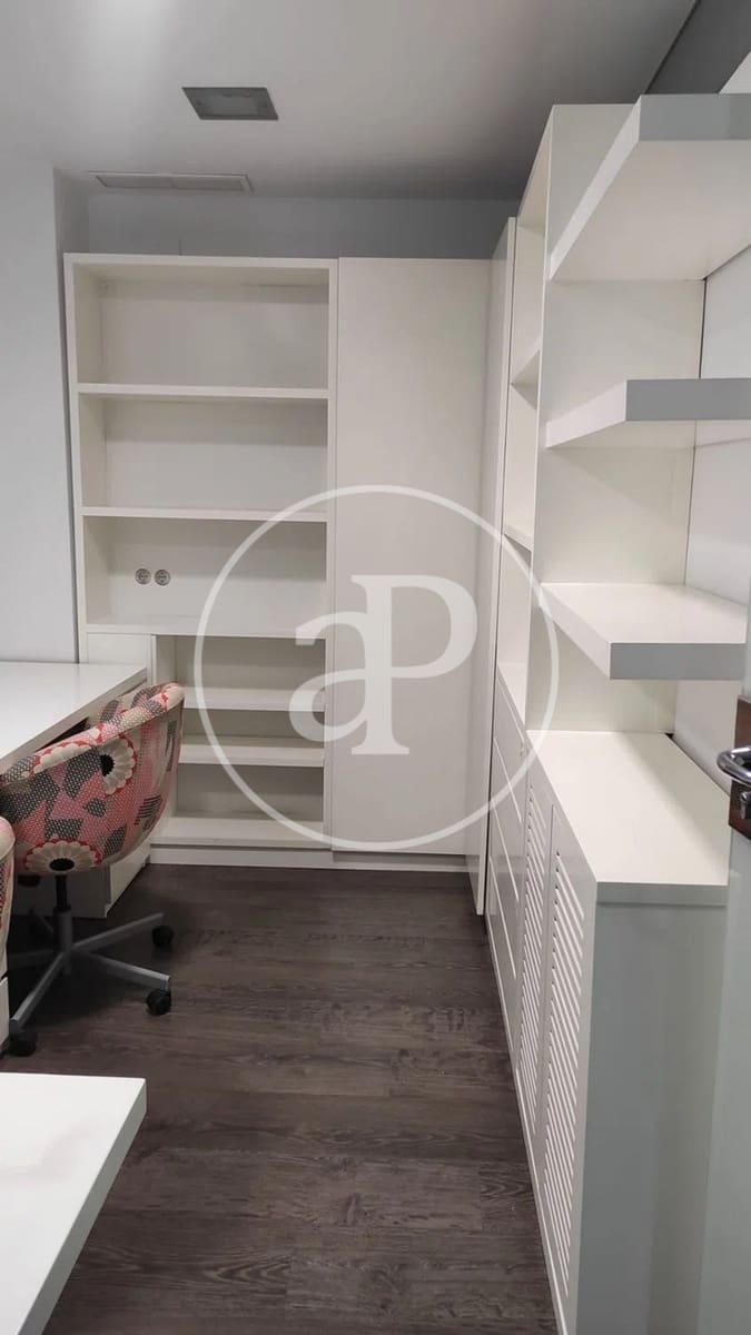 Apartamento de 4 habitaciones en València ciudad en alquiler - 2.400 € (Ref: 9599617)