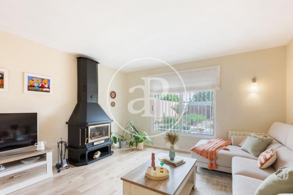 4 bedroom Villa for sale in Montserrat with pool - € 479,900 (Ref: 9599618)