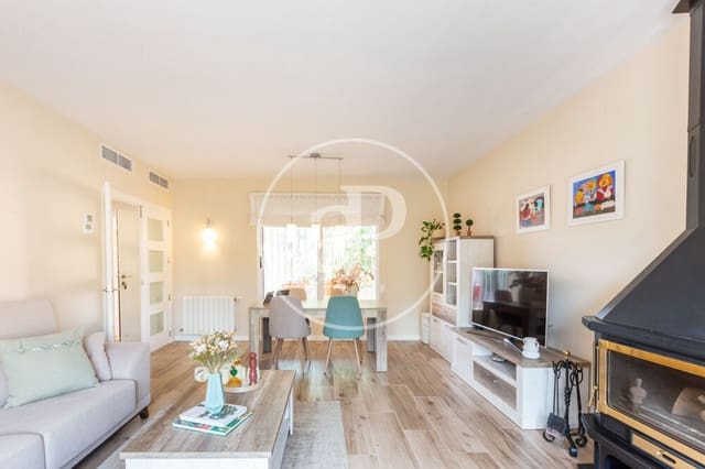 4 soveværelse Villa til salg i Montserrat med swimmingpool - € 480.000 (Ref: 9599618)