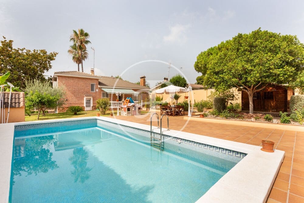 4 bedroom Villa for sale in Montserrat with pool - € 479,900 (Ref: 9599618)