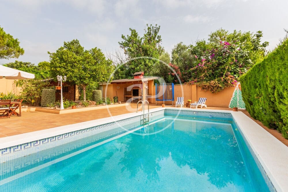 4 bedroom Villa for sale in Montserrat with pool - € 479,900 (Ref: 9599618)