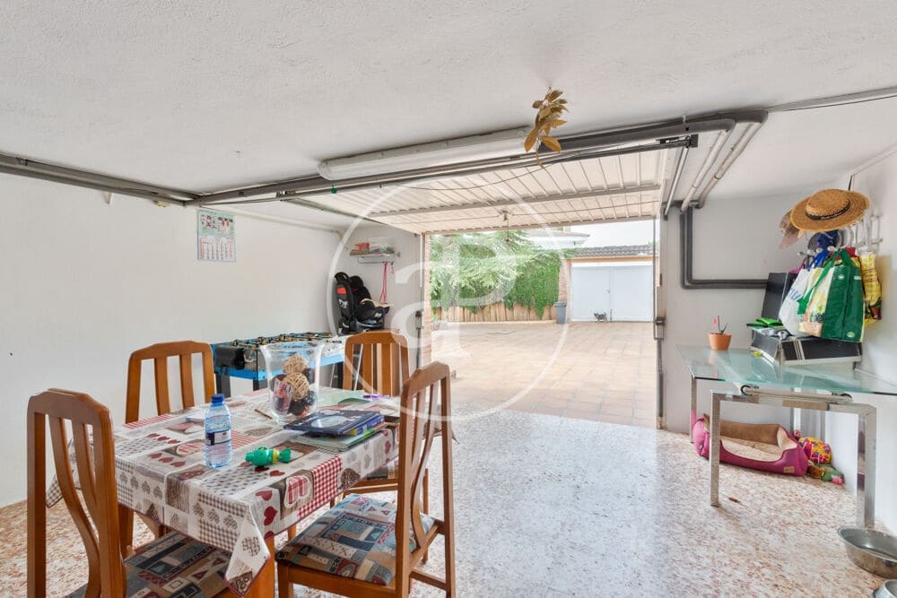 4 bedroom Villa for sale in Montserrat with pool - € 479,900 (Ref: 9599618)