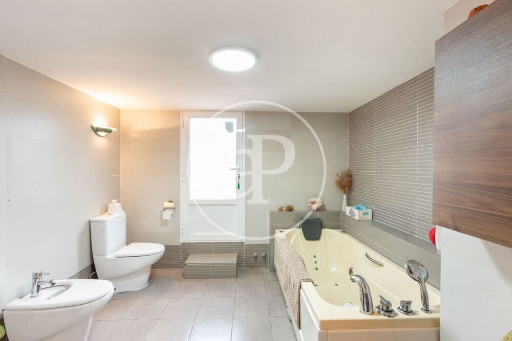 4 bedroom Villa for sale in Montserrat with pool - € 479,900 (Ref: 9599618)