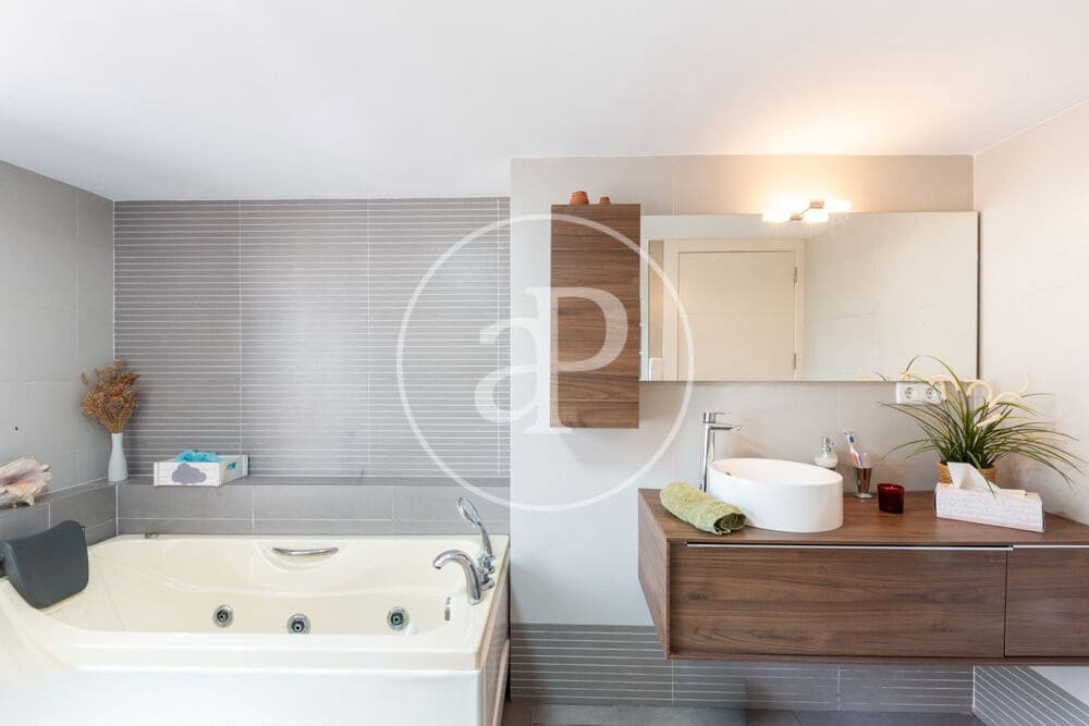 4 bedroom Villa for sale in Montserrat with pool - € 479,900 (Ref: 9599618)