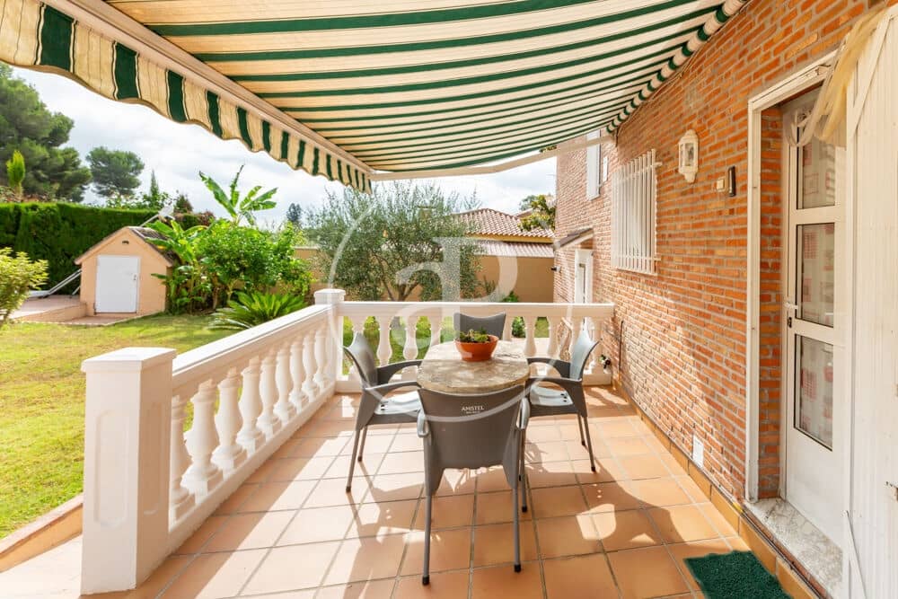 4 bedroom Villa for sale in Montserrat with pool - € 479,900 (Ref: 9599618)