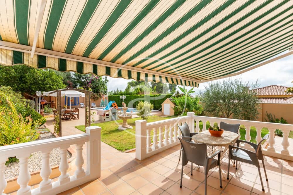 4 bedroom Villa for sale in Montserrat with pool - € 479,900 (Ref: 9599618)