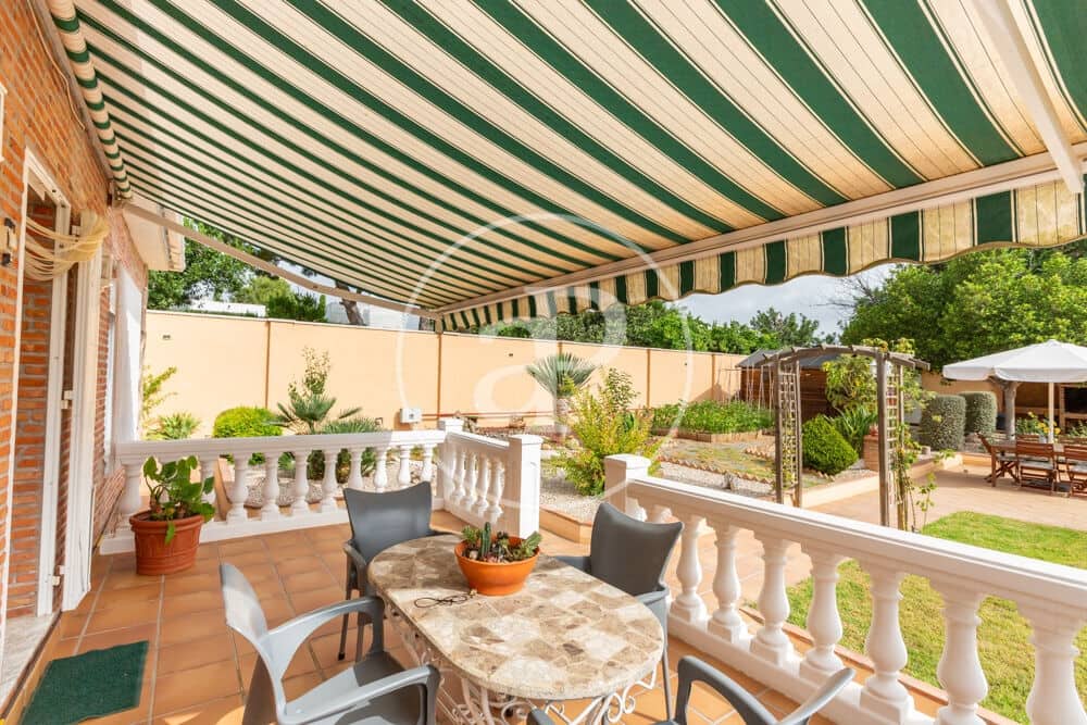 4 bedroom Villa for sale in Montserrat with pool - € 479,900 (Ref: 9599618)