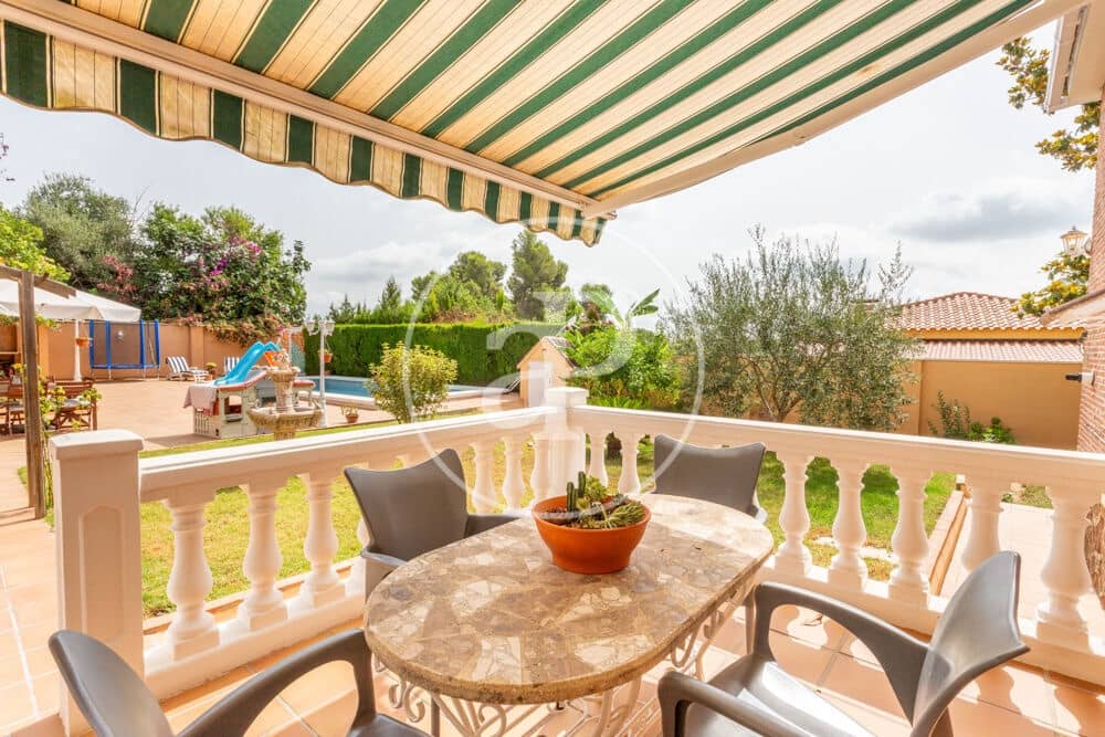 4 bedroom Villa for sale in Montserrat with pool - € 479,900 (Ref: 9599618)