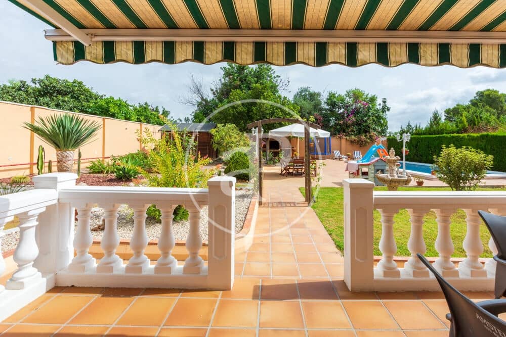 4 bedroom Villa for sale in Montserrat with pool - € 479,900 (Ref: 9599618)