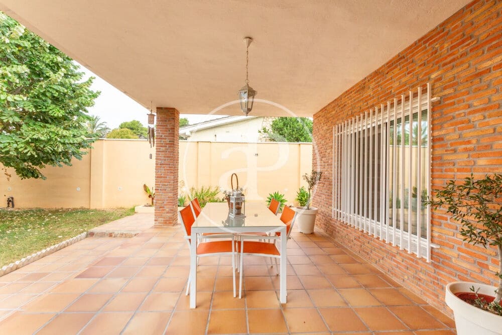 4 bedroom Villa for sale in Montserrat with pool - € 479,900 (Ref: 9599618)
