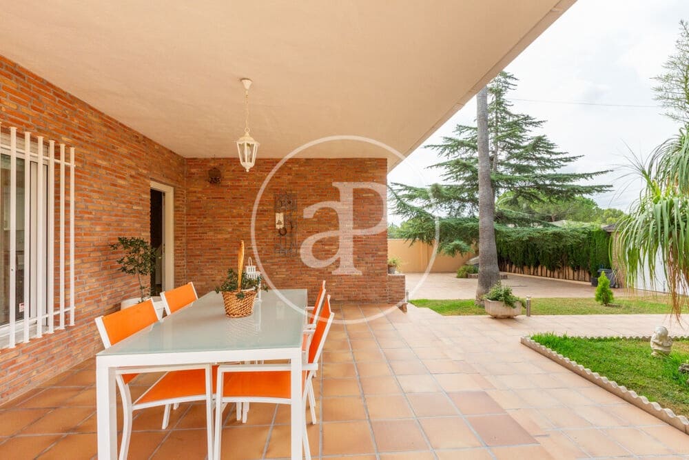 4 bedroom Villa for sale in Montserrat with pool - € 479,900 (Ref: 9599618)