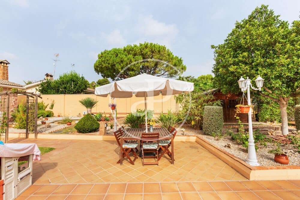 4 bedroom Villa for sale in Montserrat with pool - € 479,900 (Ref: 9599618)