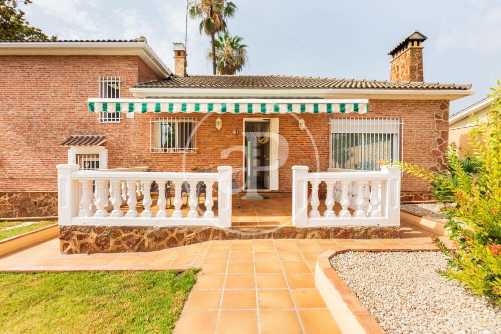 4 bedroom Villa for sale in Montserrat with pool - € 479,900 (Ref: 9599618)