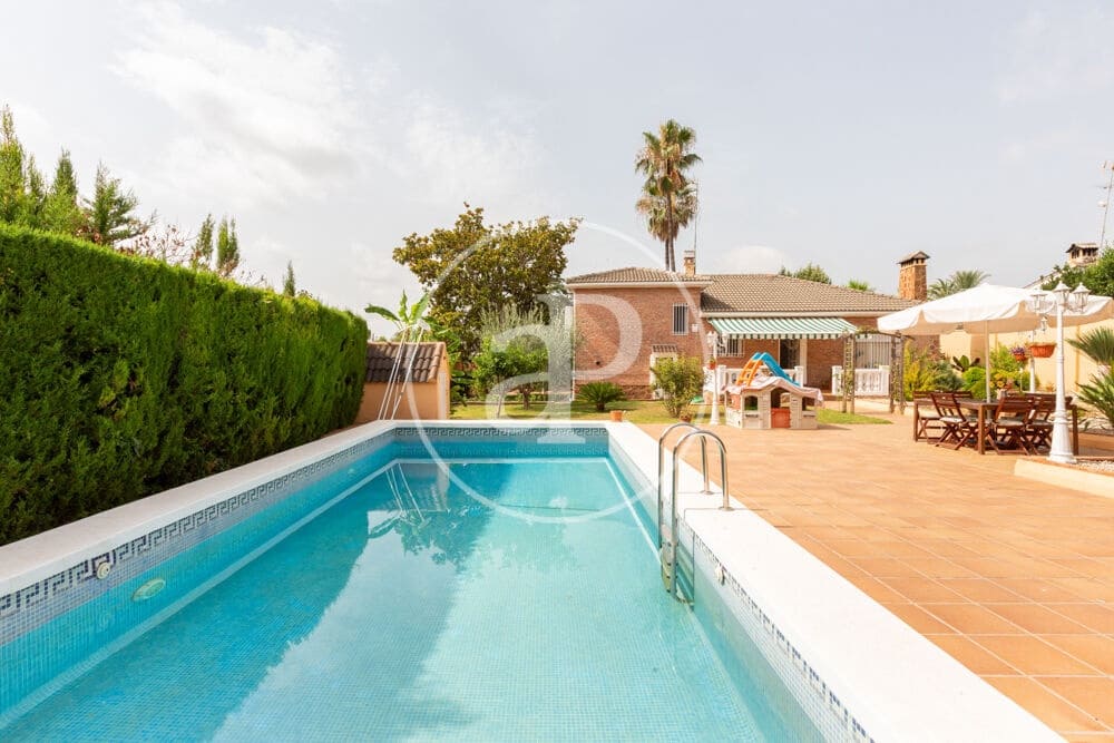 4 bedroom Villa for sale in Montserrat with pool - € 479,900 (Ref: 9599618)