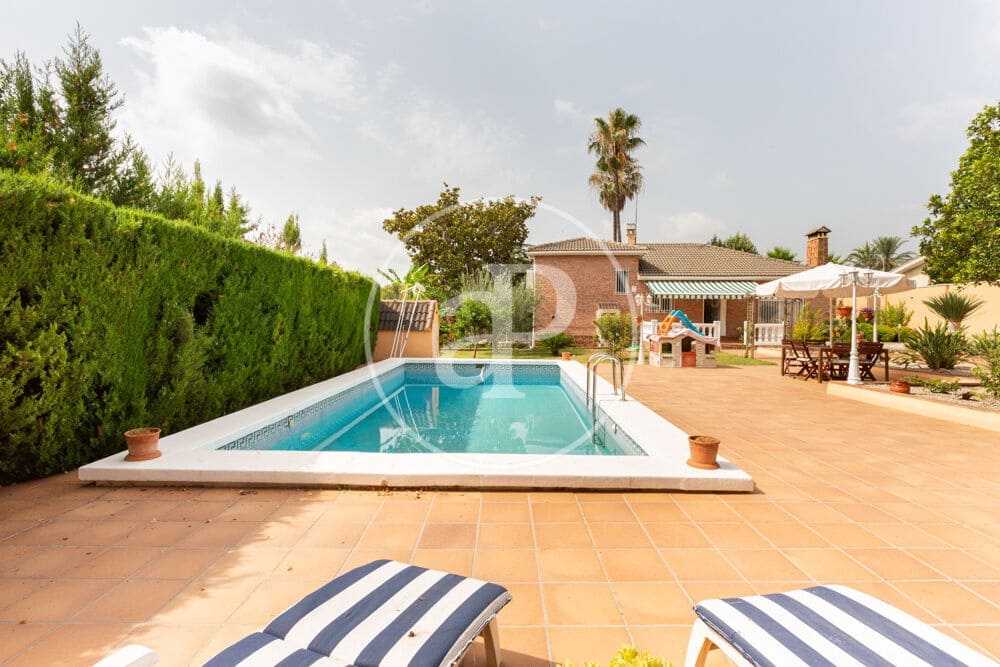 4 bedroom Villa for sale in Montserrat with pool - € 479,900 (Ref: 9599618)
