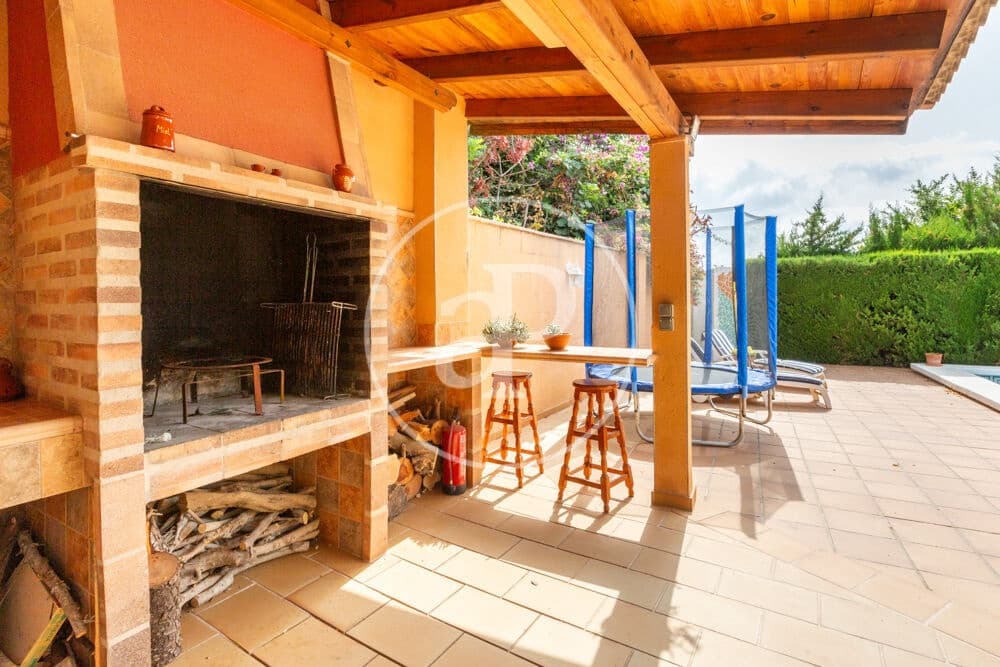 4 bedroom Villa for sale in Montserrat with pool - € 479,900 (Ref: 9599618)
