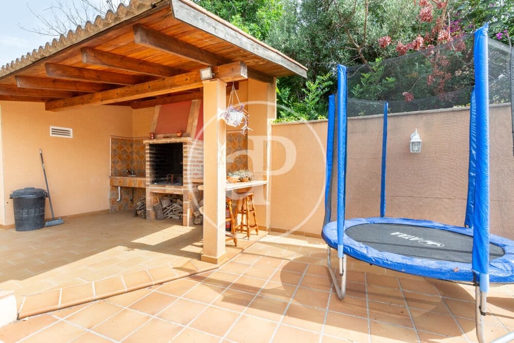 4 bedroom Villa for sale in Montserrat with pool - € 479,900 (Ref: 9599618)