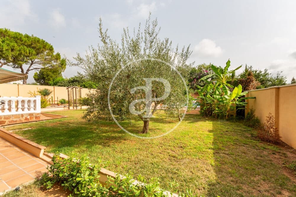 4 bedroom Villa for sale in Montserrat with pool - € 479,900 (Ref: 9599618)