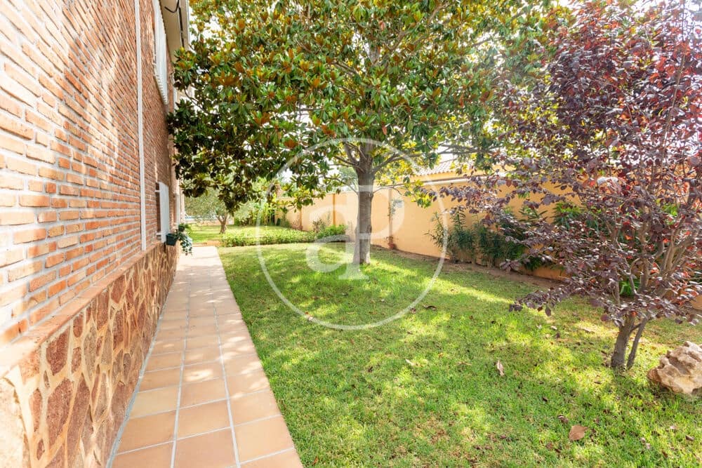 4 bedroom Villa for sale in Montserrat with pool - € 479,900 (Ref: 9599618)