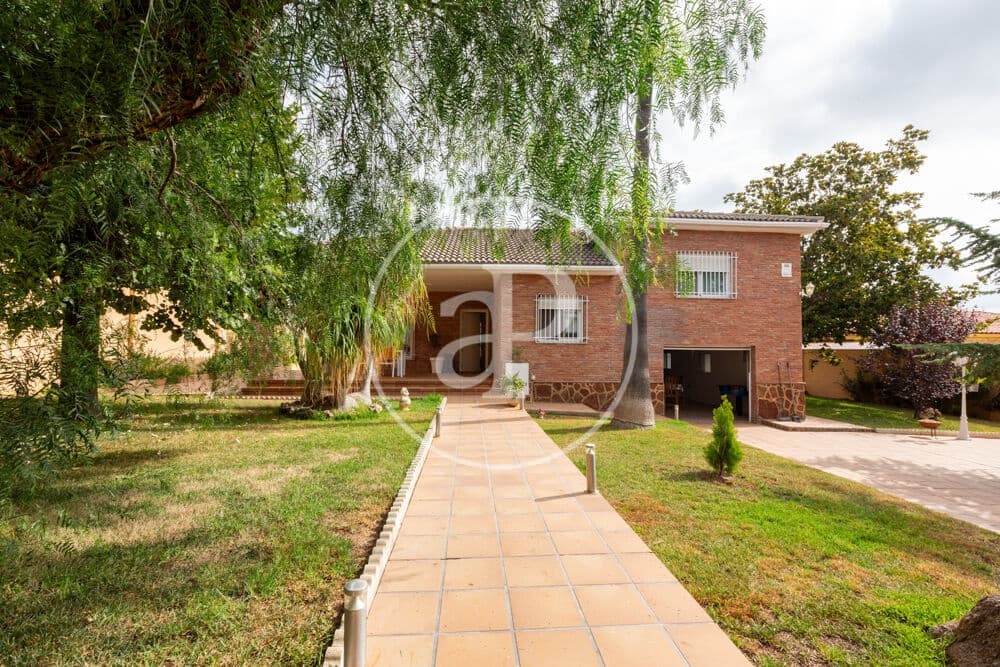 4 bedroom Villa for sale in Montserrat with pool - € 479,900 (Ref: 9599618)