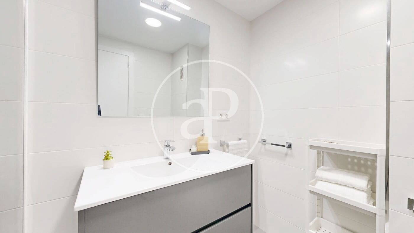 4 sovrum Lägenhet att hyra i Valencia stad - 2 100 € (Ref: 9605062)