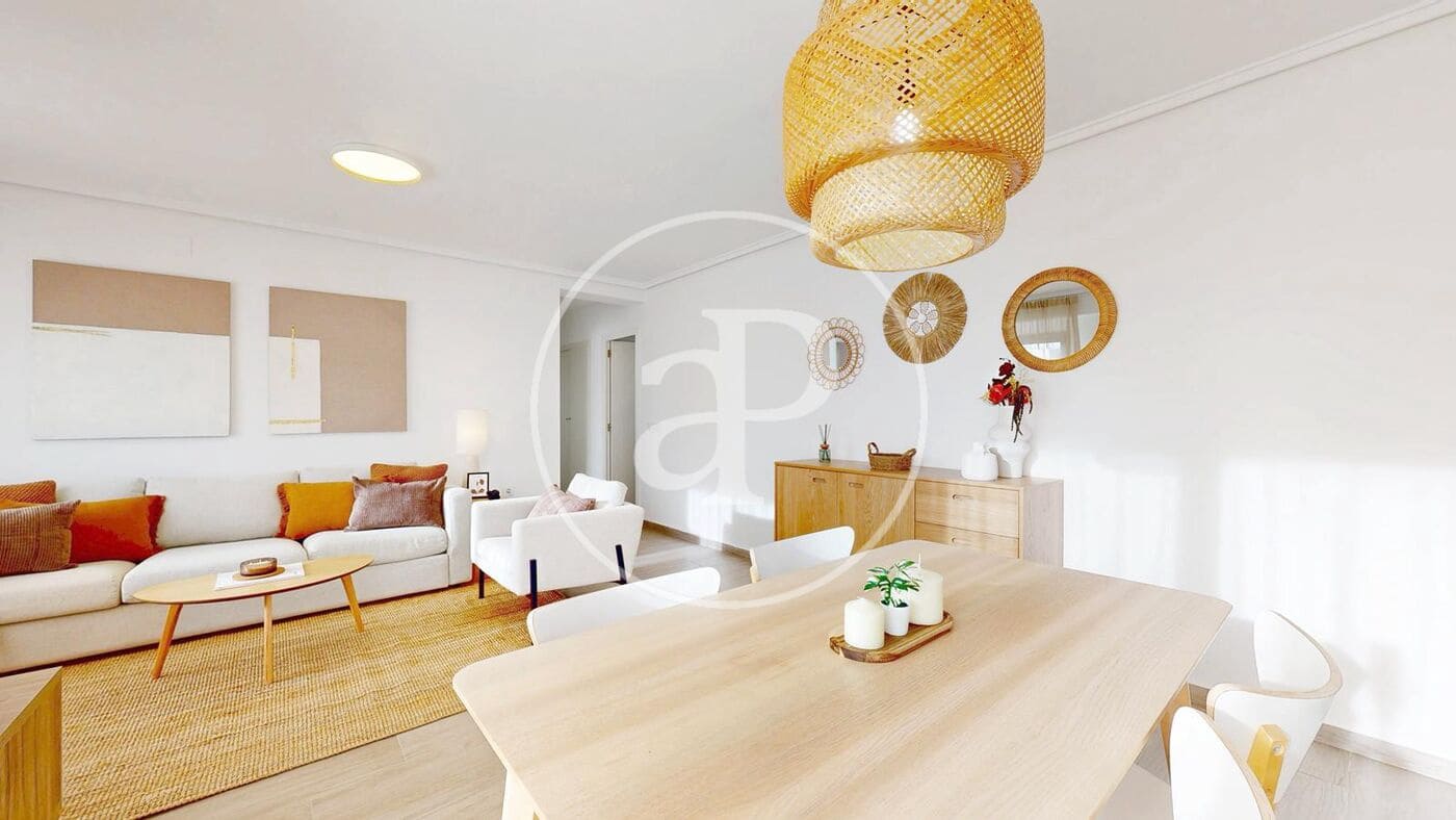 4 sovrum Lägenhet att hyra i Valencia stad - 2 100 € (Ref: 9605062)