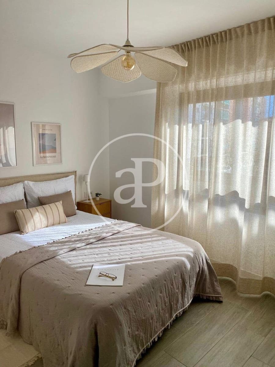 4 sovrum Lägenhet att hyra i Valencia stad - 2 100 € (Ref: 9605062)