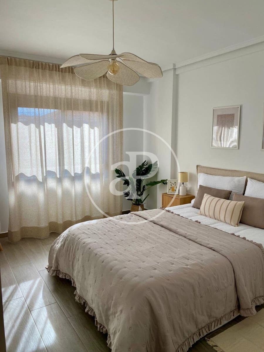 4 sovrum Lägenhet att hyra i Valencia stad - 2 100 € (Ref: 9605062)