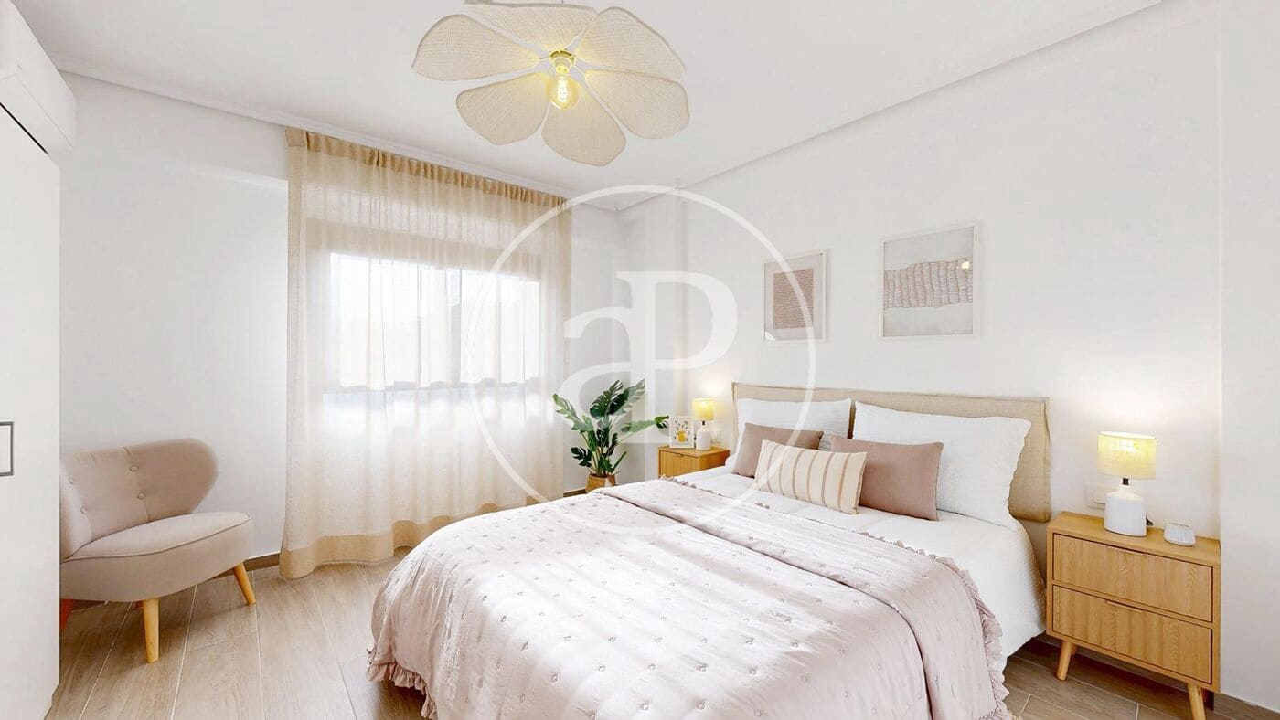 4 sovrum Lägenhet att hyra i Valencia stad - 2 100 € (Ref: 9605062)