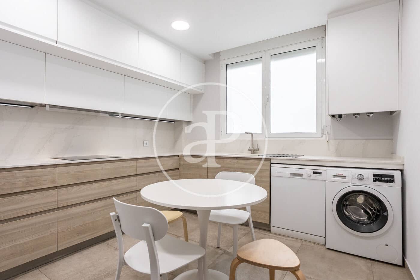 4 bedroom Apartment for rent in Valencia city - € 1,950 (Ref: 9611616)