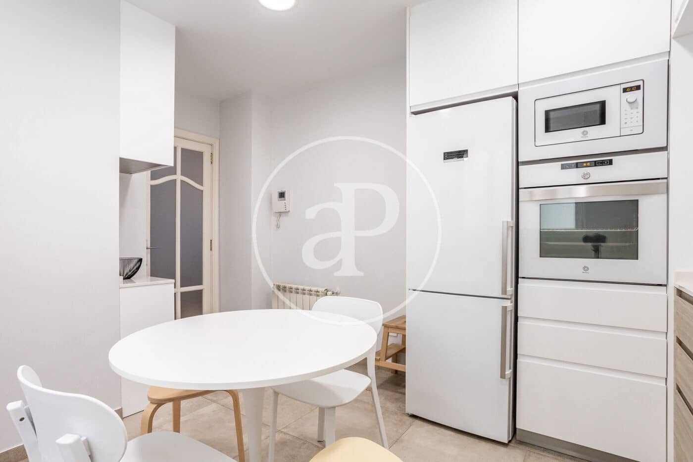 4 bedroom Apartment for rent in Valencia city - € 1,950 (Ref: 9611616)