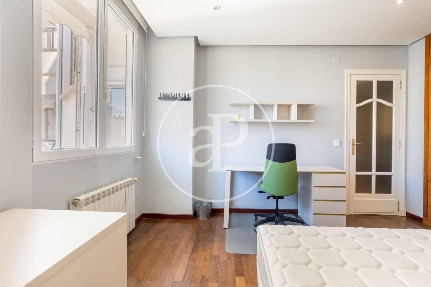 4 bedroom Apartment for rent in Valencia city - € 1,950 (Ref: 9611616)