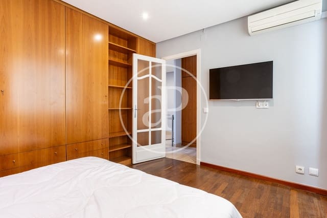 4 bedroom Apartment for rent in Arrancapins, Valencia city - € 1,950 (Ref: 9611616)