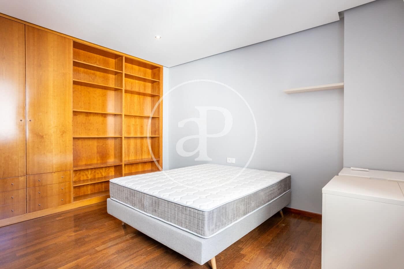 4 bedroom Apartment for rent in Valencia city - € 1,950 (Ref: 9611616)