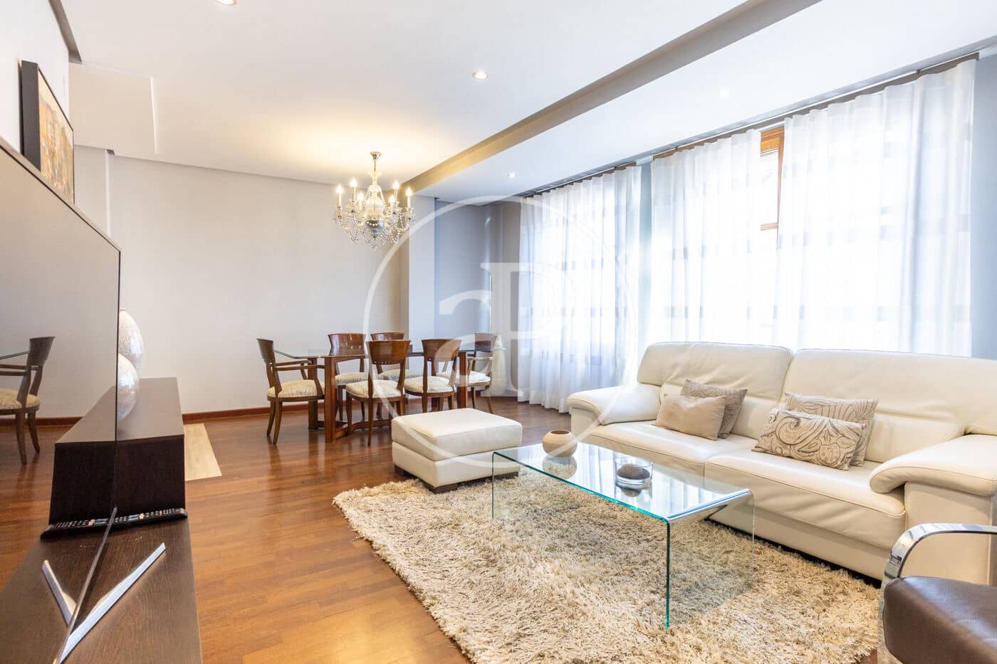 4 bedroom Apartment for rent in Valencia city - € 1,950 (Ref: 9611616)