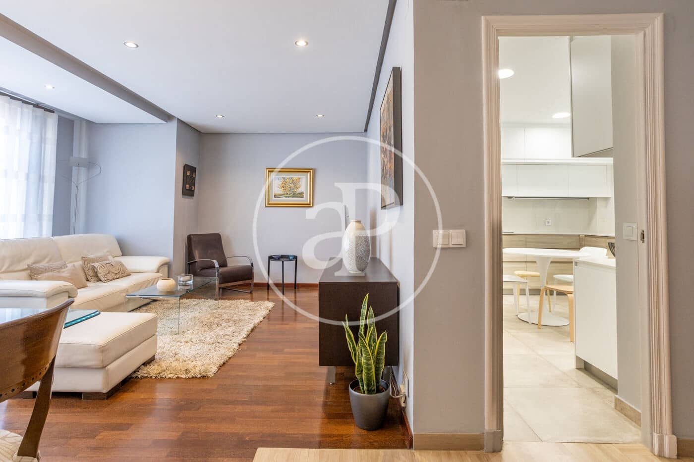 4 bedroom Apartment for rent in Valencia city - € 1,950 (Ref: 9611616)