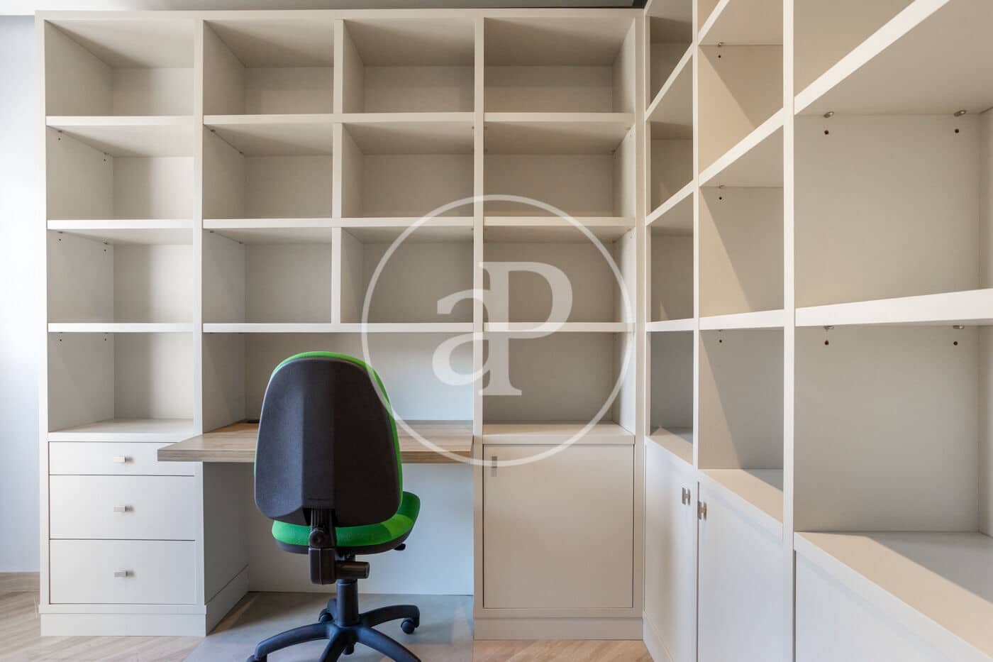 4 bedroom Apartment for rent in Valencia city - € 1,950 (Ref: 9611616)