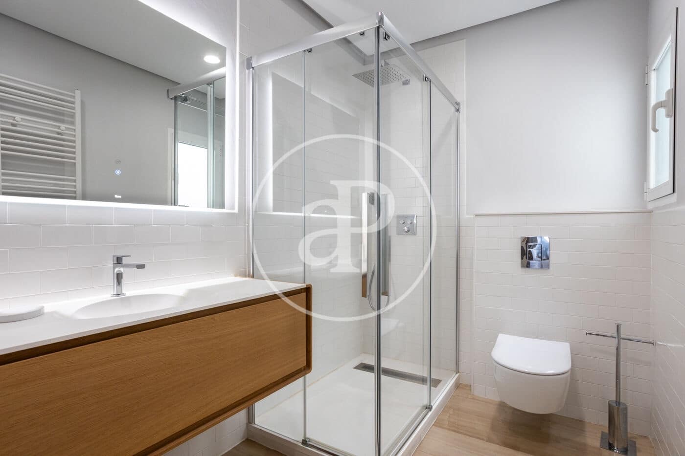 4 bedroom Apartment for rent in Valencia city - € 1,950 (Ref: 9611616)