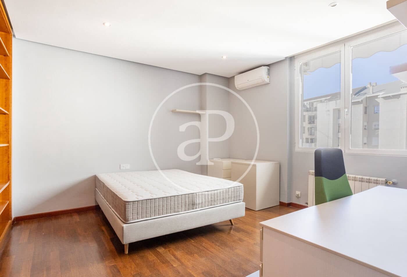 4 bedroom Apartment for rent in Valencia city - € 1,950 (Ref: 9611616)