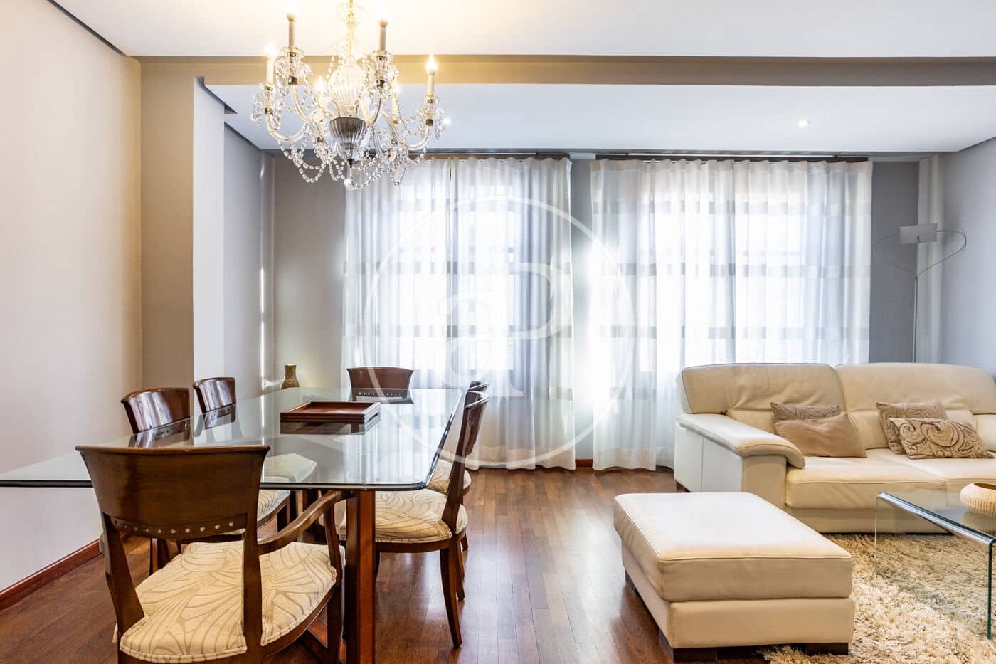 4 bedroom Apartment for rent in Valencia city - € 1,950 (Ref: 9611616)