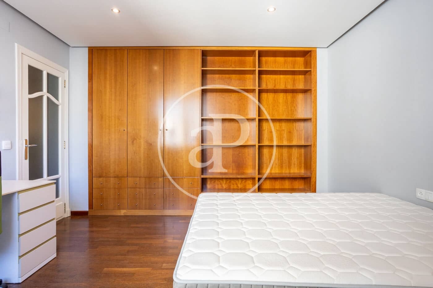 4 bedroom Apartment for rent in Valencia city - € 1,950 (Ref: 9611616)