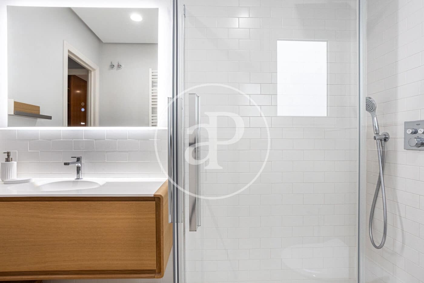 4 bedroom Apartment for rent in Valencia city - € 1,950 (Ref: 9611616)